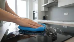 Prečo sa bežné upratovanie mení na boj so škrabancami na sporáku